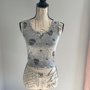 Cute skull crop!! Size M, extremely soft.